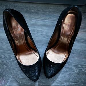 BCBG Black Snakeskin platform heels sz 7. Like new. 4.5” heel